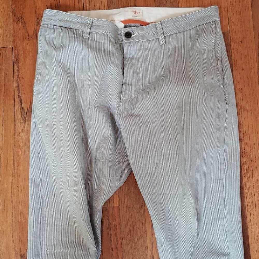 Dockers 34x29 seeksucker-type pants